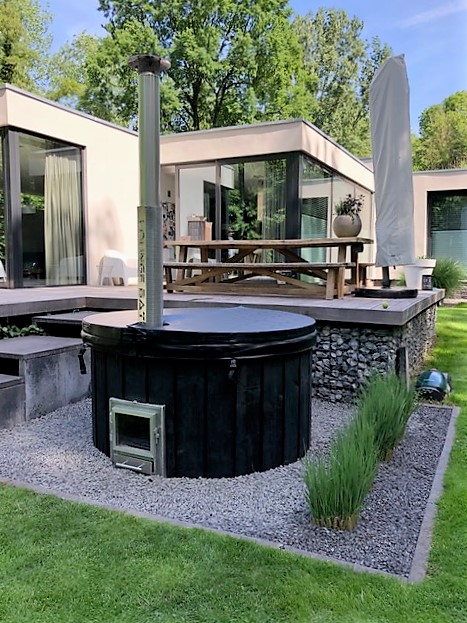 hottub zwart gebeitst